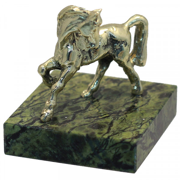 224002 - Лошадь на трех ногах