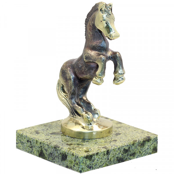 224022 - Лошадь на дыбах