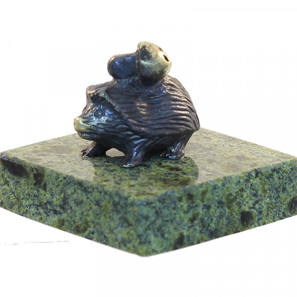 224037 - Ёжик с грибом